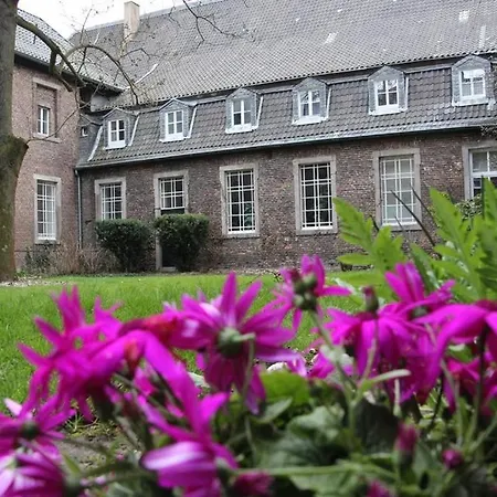 Nikolauskloster * Jüchen