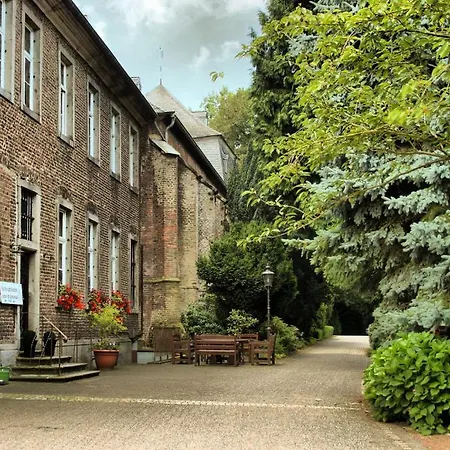 Nikolauskloster Guest house Juchen