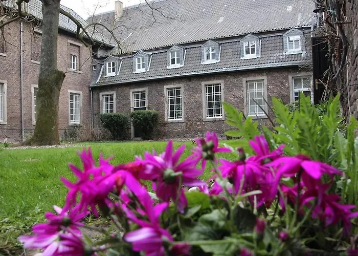 Nikolauskloster * Jüchen