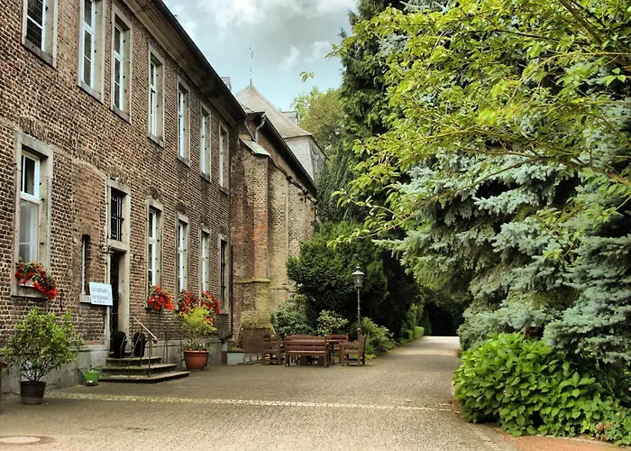 Nikolauskloster Penzion Jüchen